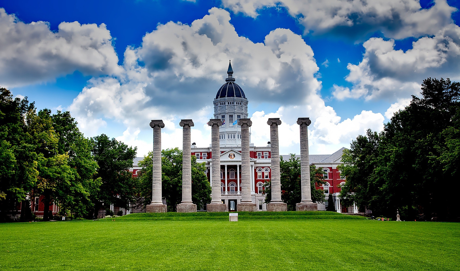 architecture-building-clouds-207648.jpg